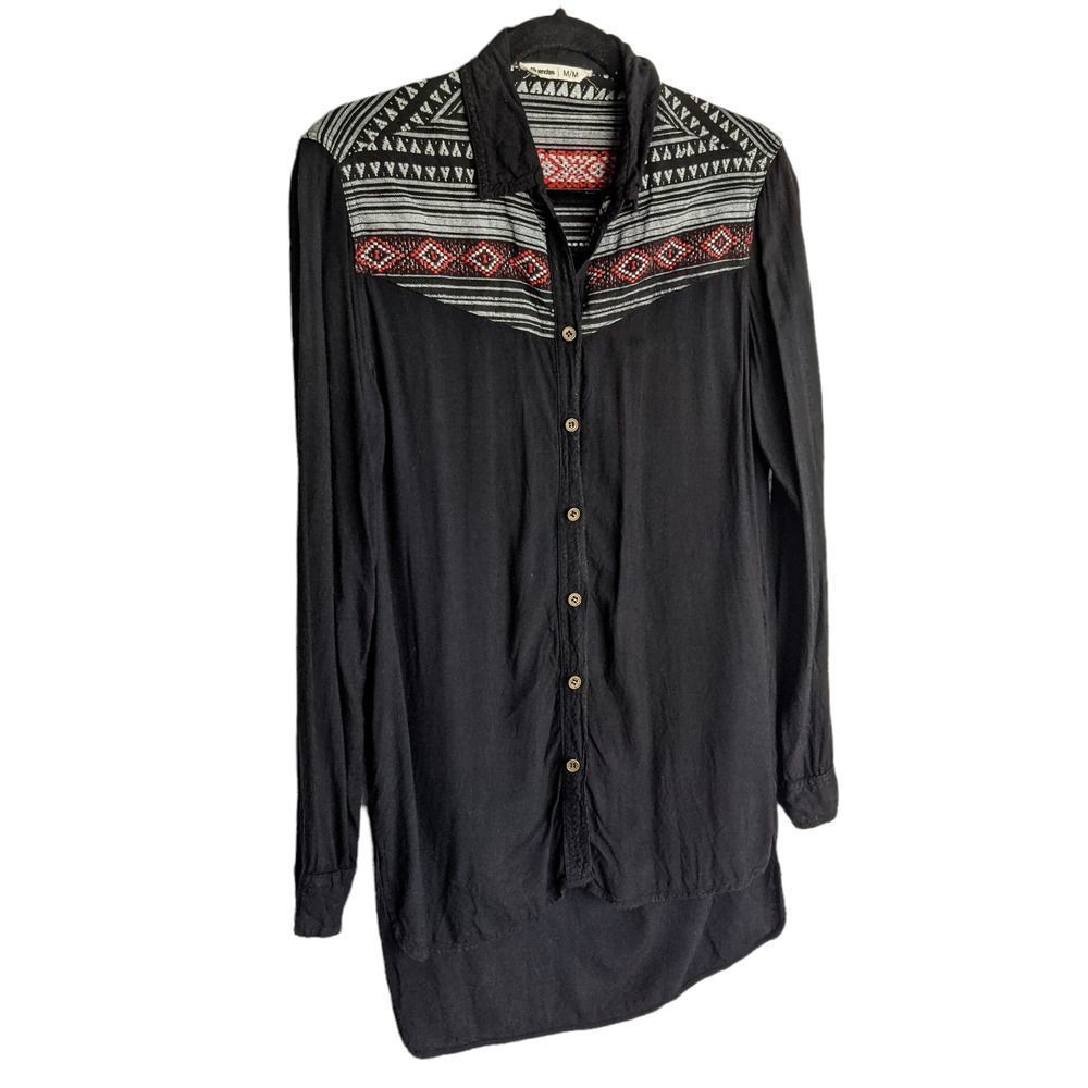 ❄️ Bluenotes Size M Black Aztec Embroidered Button Down Shirt